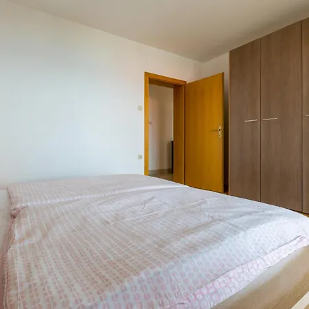 Apartment Amila *