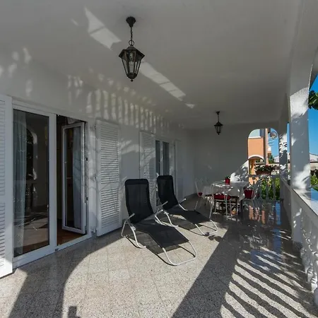 Apartment Amila *