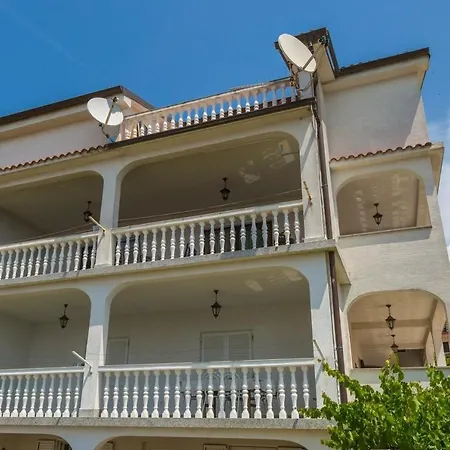 Amila Apartmán *
